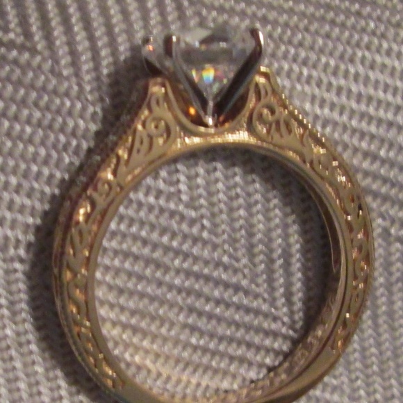 WOMEN’S EMBOSSED GOLD VINTAGE SOLITAIRE – 8 NWOT - Picture 4 of 6